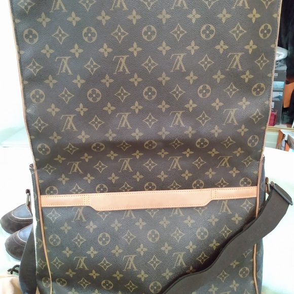 Louis Vuitton (Authentic) Messenger Bag - Picture 10 of 12